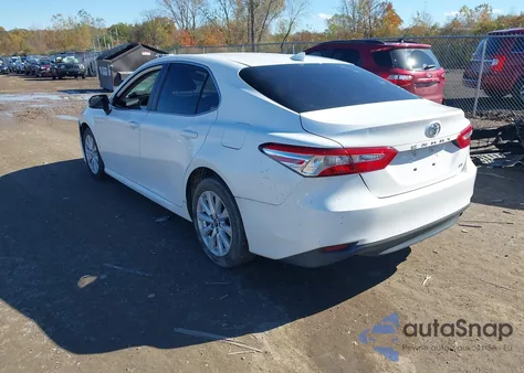 2019 Toyota Camry Le z USA, uszkodzony, nr VIN 4T1B11HK6KU853933
